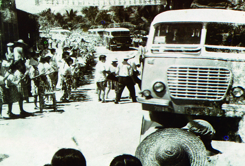 8 -１９７８年越南难民抵达兴隆的情景.jpg